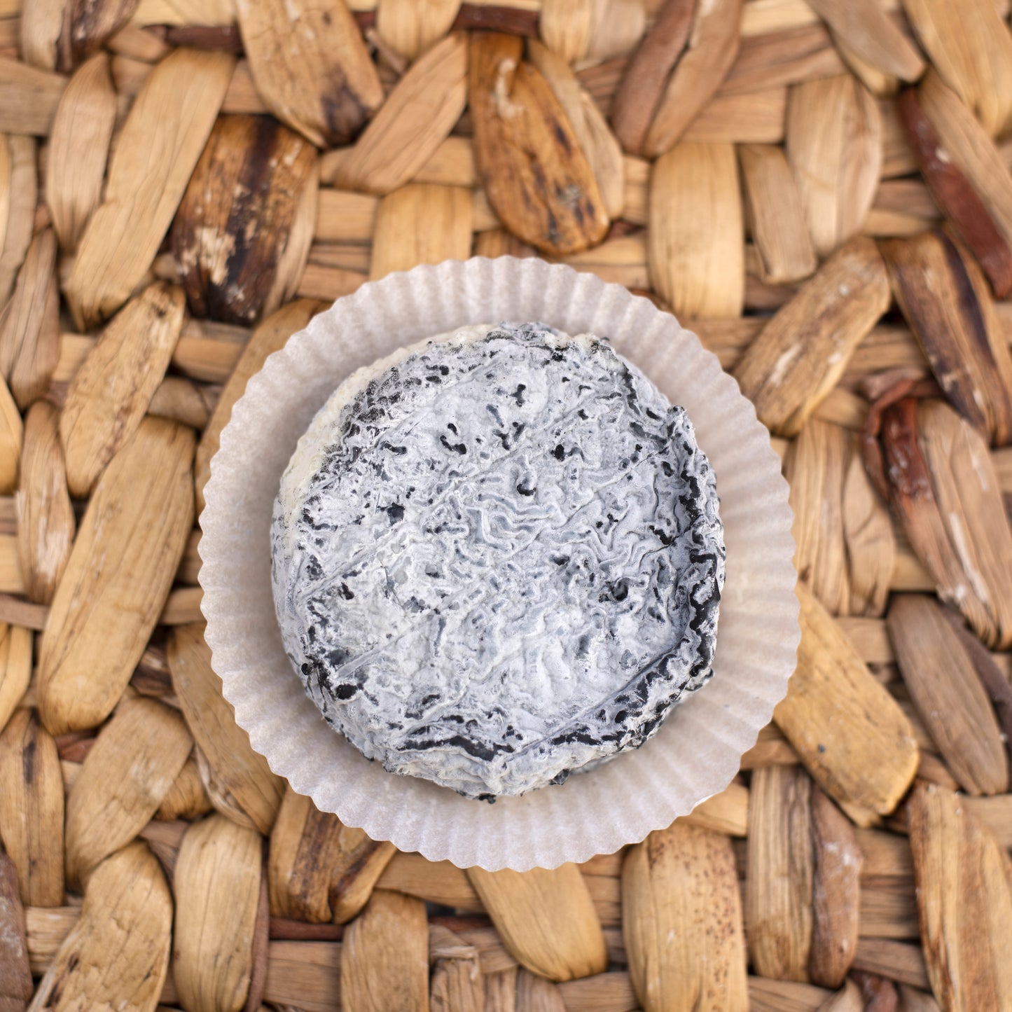 Brebis fermier frais cendré